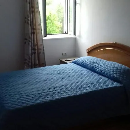 Gkezos *